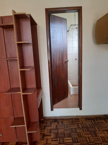 Imagen 2 de 7 de Dormitorio Para Una Persona, Baño Y Ducha, Amoblado, Norte, Servicios Básicos Incluidos.