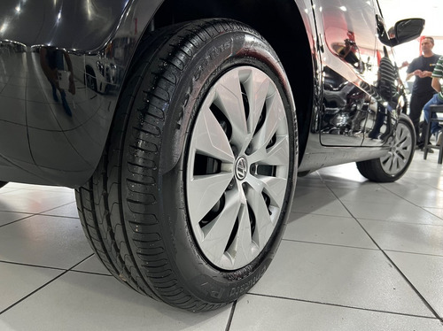 Imagem 9 de 20 de Volkswagen Fox 1.6 Msi Trendline 8v 2015