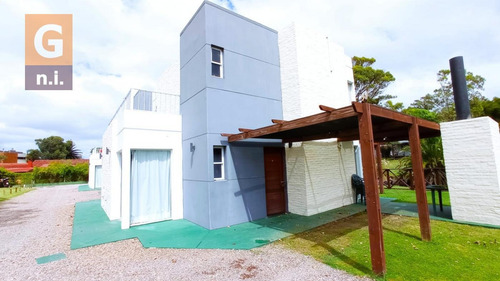 Casa En Piriápolis (portales) - Ref. 4576