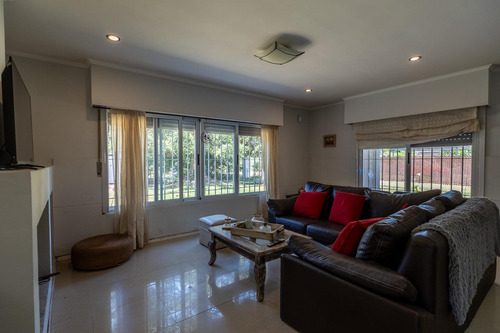 Casa A La Venta En Lujan Hosteria Norte Calle El Chalchalero Nº 528 Apta Credito Hipotecario