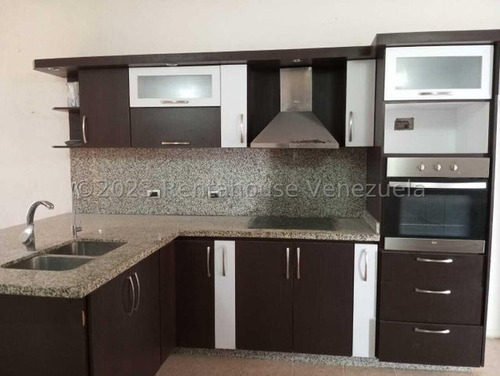 Renta House Vip Group Casas En Venta En Cabudare Lara La Piedad Norte Urbanismo Privado , 4 Habitaciones ,3 Baños, Medio Baño En El Área Del Patio, Closet , Aires Acondicionado