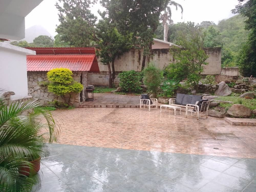 Imagen 19 de 21 de Rivero Bienes Raíces Vende Amplia Propiedad En La Urb El Piñal / 04124959888