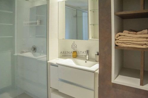 Apartamento En Venta En Torre Esmeralda De 3 Dormitorios , En Punta Del Este