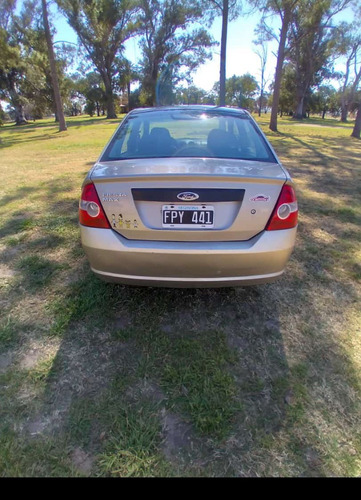 Imagen 2 de 7 de Ford Fiesta Max 1.6 Max Amb 2006