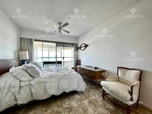 Alquiler Temporario Apartamento 2 Y Medio Dormitorios En Playa Mansa, Punta Del Este