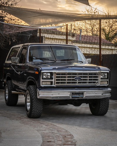 Ford Bronco XLT V8 302