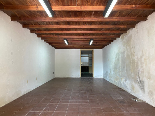 Local Comercial + Apartamento, Av. Agraciada Y Bv. Artigas