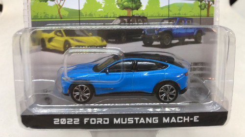 Greenlight Showroom Floor 2022 Ford Mustang Mach-e 1:64 S3 Color Azul