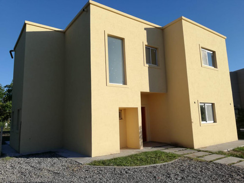 Casa  En Venta Ubicado En Santa Guadalupe, Pilar Del Este, G.b.a. Zona Norte