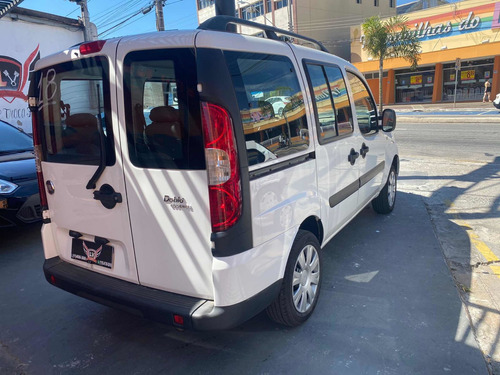 Imagem 8 de 10 de Fiat Doblo 2018 1.8 16v Essence 7l Flex 5p