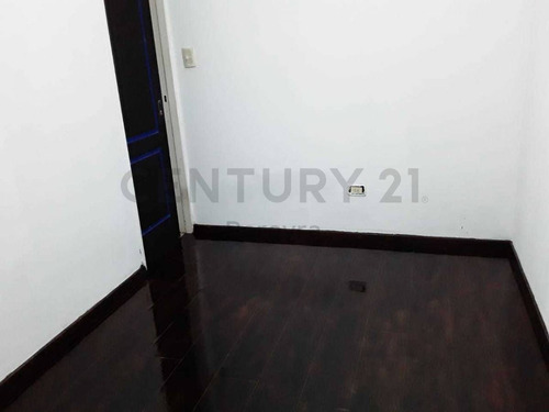 Imagen 21 de 30 de 132 Entre 64 Y 65. Departamento De Dos Dormitorios En Venta, Los Hornos.-