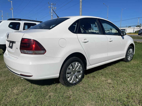 Imagen 5 de 15 de Volkswagen Vento 2019 4p Starline L4/1.6 Aut
