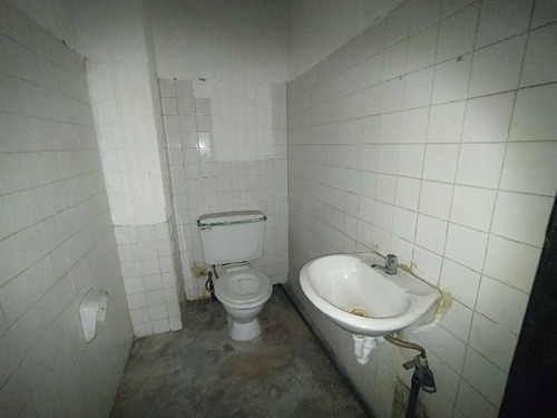Imagen 20 de 20 de Marisol Castro Vende Galpón Con Once (11) Locales En Av. Fernando Figueredo | Valencia | A Pocos Metros Del Centro De Valencia | Fog-149 Marisol 04244923040