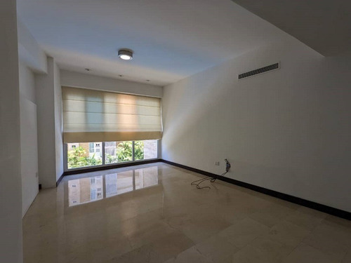 Imagen 13 de 20 de En Alquiler Bello Apartamento Las Mesetas 210 M2
