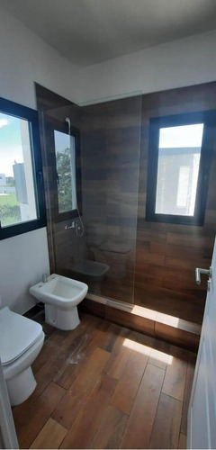 Imagen 16 de 26 de Hermosa Casa Al Agua El Canton