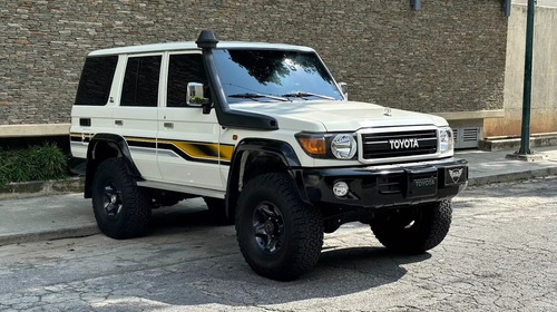Toyota Land Cruiser 76 2022: Machito 70 Aniversario