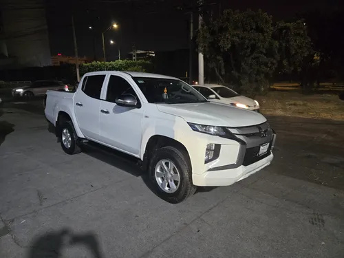 Mitsubishi L200 2.4 Cd Glx 4X2 Mt