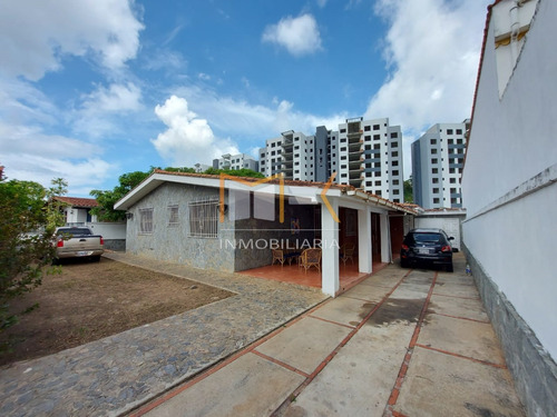 En Venta Casa Quinta En La Urbanización Macaracuay, Caracas