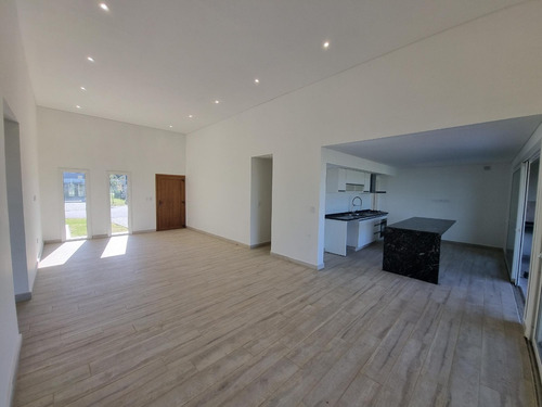 Casa A La Venta En San Felipe De Canning!!! 3 Dormitorios!! Vista Al Pulmon!! Oportunidad!!