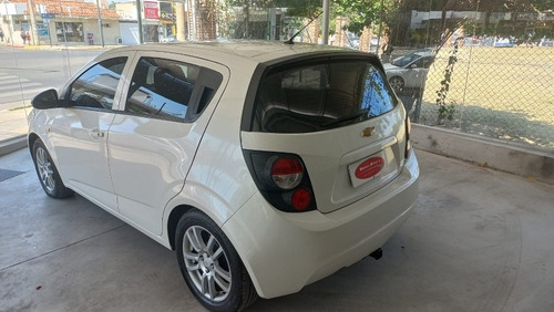 Imagen 4 de 10 de Chevrolet Sonic 2017 1.6 Lt