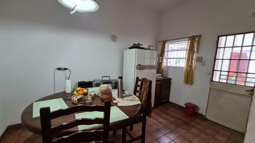 Imagen 7 de 10 de Casa Ph Con Ambientes Amplios Y Luminosos En Castelar Sur