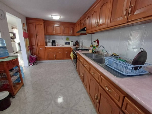 Casa Sola Con Amplio Jardín, Rápida Salida A Cdmx