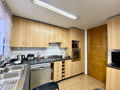 Casa En Venta De 4 Dorm. En La Reina