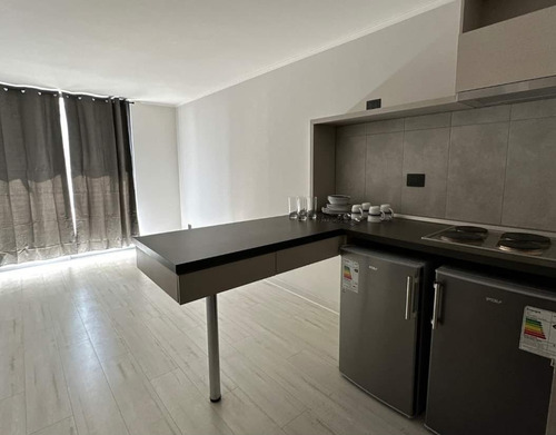 Venta De Amplio Depto. En Uf 4.100. 3d Y 3b, 1estc. Y 1 Bod