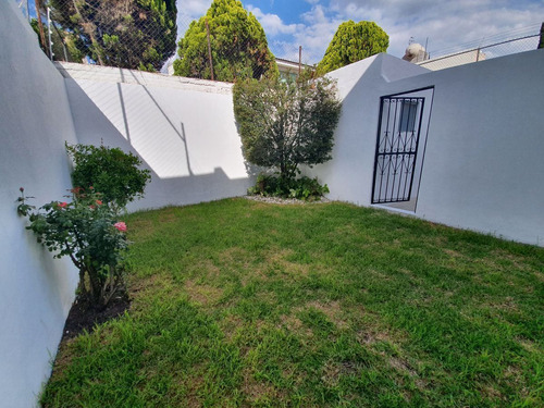 En Venta Casa En Alamos, Hermoso Jardín, Fuente, Cuarto Serv