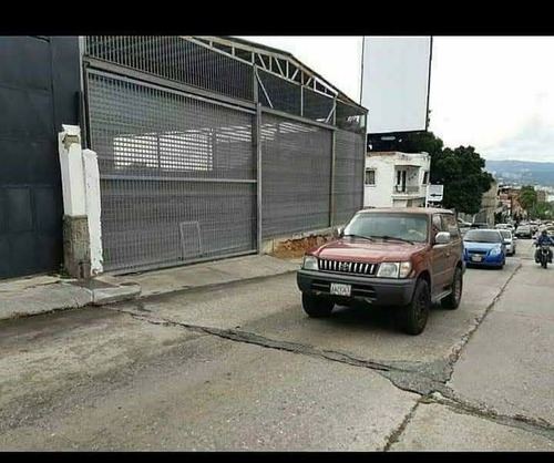Se Alquila / Vende Amplío Galpón Super Bien Ubicado En Maripérez. Solo Cliente Directo. (r.o)
