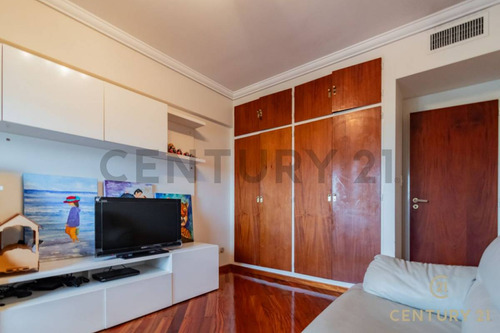 Venta Departamento 4 Ambientes Con Dependencia En Flores Sobre Avenida Avellaneda