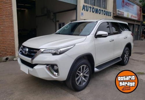 Imagen 4 de 19 de Toyota Hilux Sw4 2017 2.8 Srx 177cv 4x4 7as At