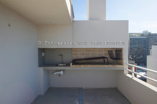 Venta De Penthouse De Dos Dormitorios En Montevideo, Cordón Con Gran Terraza Y Parrillero. Con Cochera Doble.