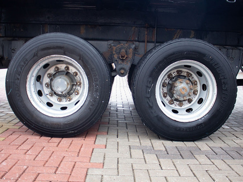 Imagem 20 de 23 de Volvo Vm 23 210 6x2 2004 Com Munck Hincol 31.000 2011= Vw