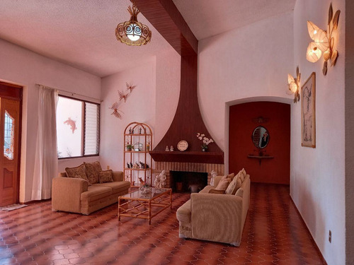 Casa Sola En Lomas De Atzingo, Cuernavaca, Morelos - Ber-1024-cs*
