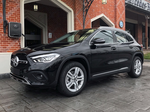 Mercedes-Benz GLA 200 PROGRESSIVE