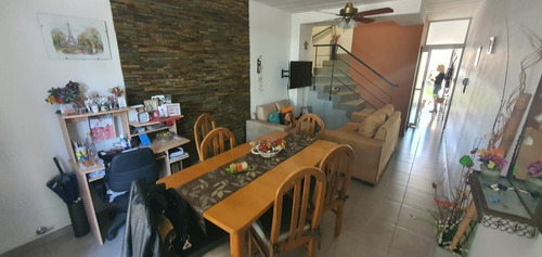 Imagen 6 de 14 de Duplex 3 Ambientes, 2 Baños, Cochera, Jardin Y Parrilla, La Plata, Permuta Por Ph !