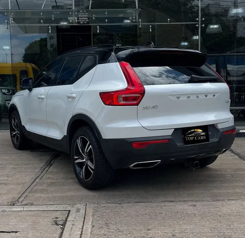 Volvo XC40 2.0 T4 R DESIGN