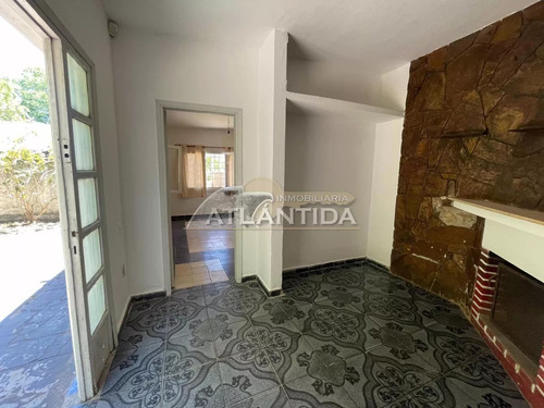 Venta De Tres Propiedades, Al Frente, Medio Y Fondo, Ubicada En Las Toscas Sur. Inm Atlántida.