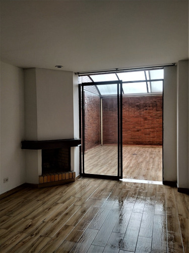 Imagen 3 de 14 de Amplio Aparto-estudio Con Terraza Cubierta De Uso Esclusivo