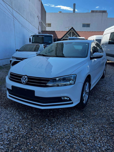 Imagen 1 de 13 de Volkswagen Vento 2017 1.4 Comfortline 150cv At