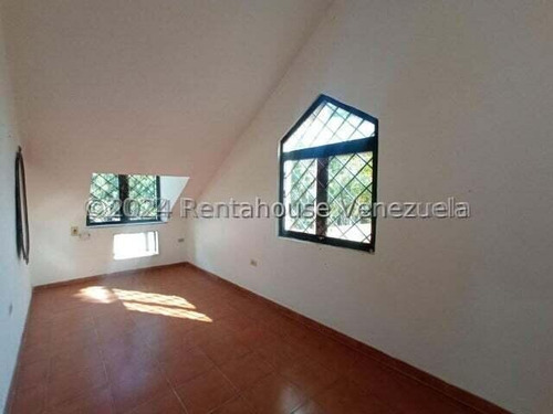 Amplia, Estilo Dúplex, 2.500 Mtrs De Terreno, Además, Cuenta Con Un Chalet De 170 Mtrs,, Canchas De Tenis Y De Usos Múltiples, Pinatero, Caney Y Parrillera. Todo Esto Dentro De Conjunto Privado