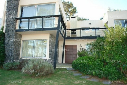Muy Buena Casa En Montoya 5 Dormitorios- Ref: 25366