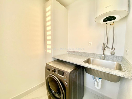 Apartamento De 4 Dormitorios En Venta En Edificio Paramount, Punta Del Este.