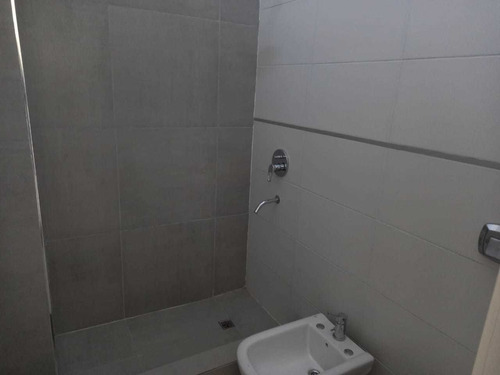 Amplio Duplex En Venta En Greenville Ii