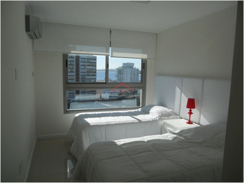 Apartamento En Brava, 3 Dormitorios *- Ref: 1869