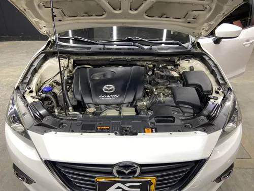 Mazda 3 2,0 TOURING, CUERO, MECANICO