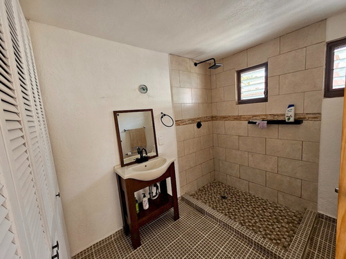 Casa Con Inigualable Ubicación Al Norte De La Ciudad, En Col. La Pradera, Cuernavaca Morelos.