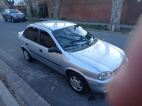 Chevrolet Corsa Classic 1.6 Gl Aa 4P