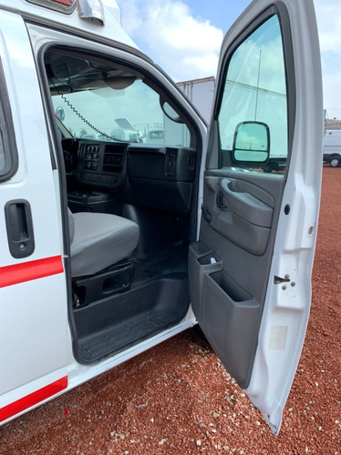Imagen 11 de 15 de Ambulancia De Traslado T2 Chevrolet Express Modelo 2008